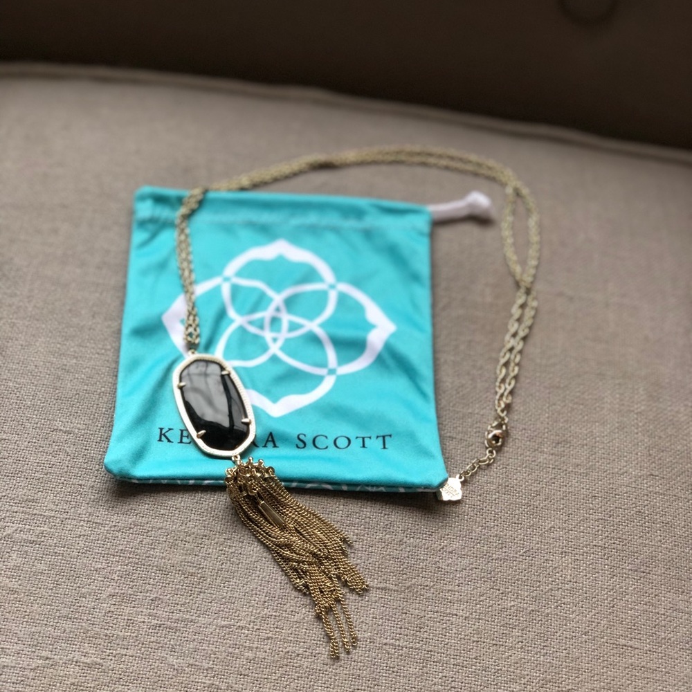 Kendra Scott necklace